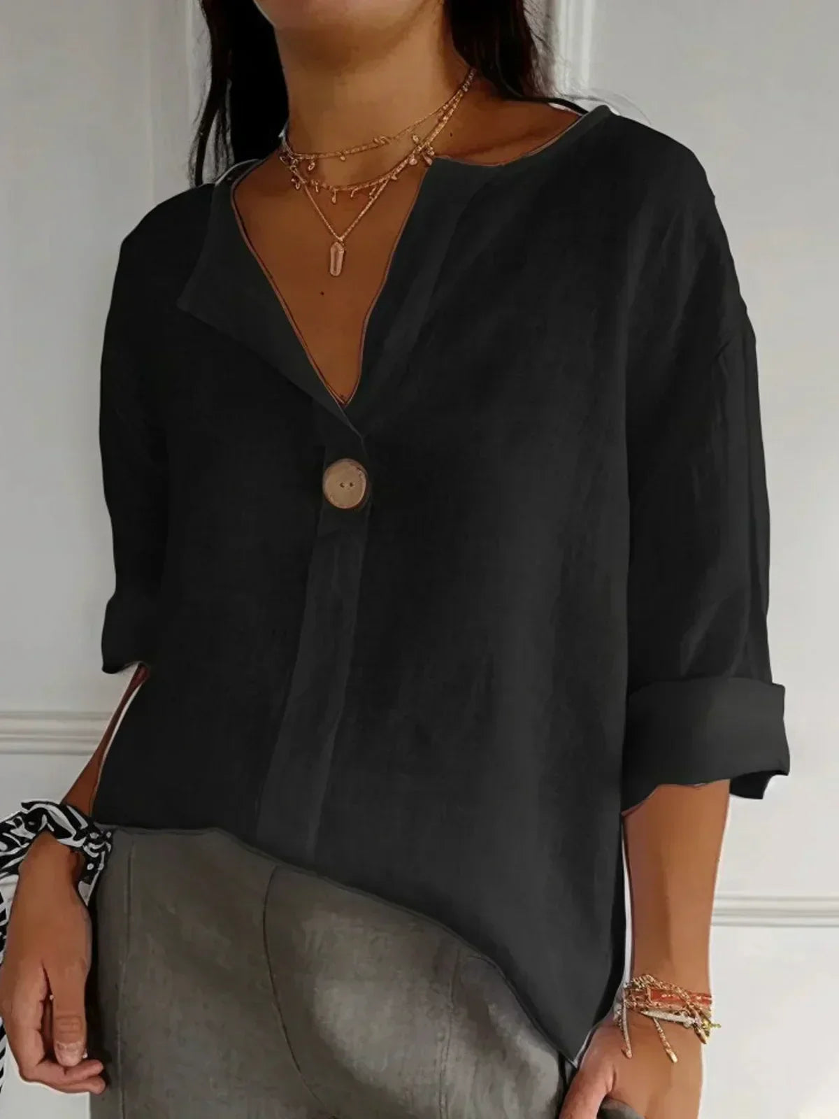 THE JESSA | RELAXED V-NECK BLOUSE