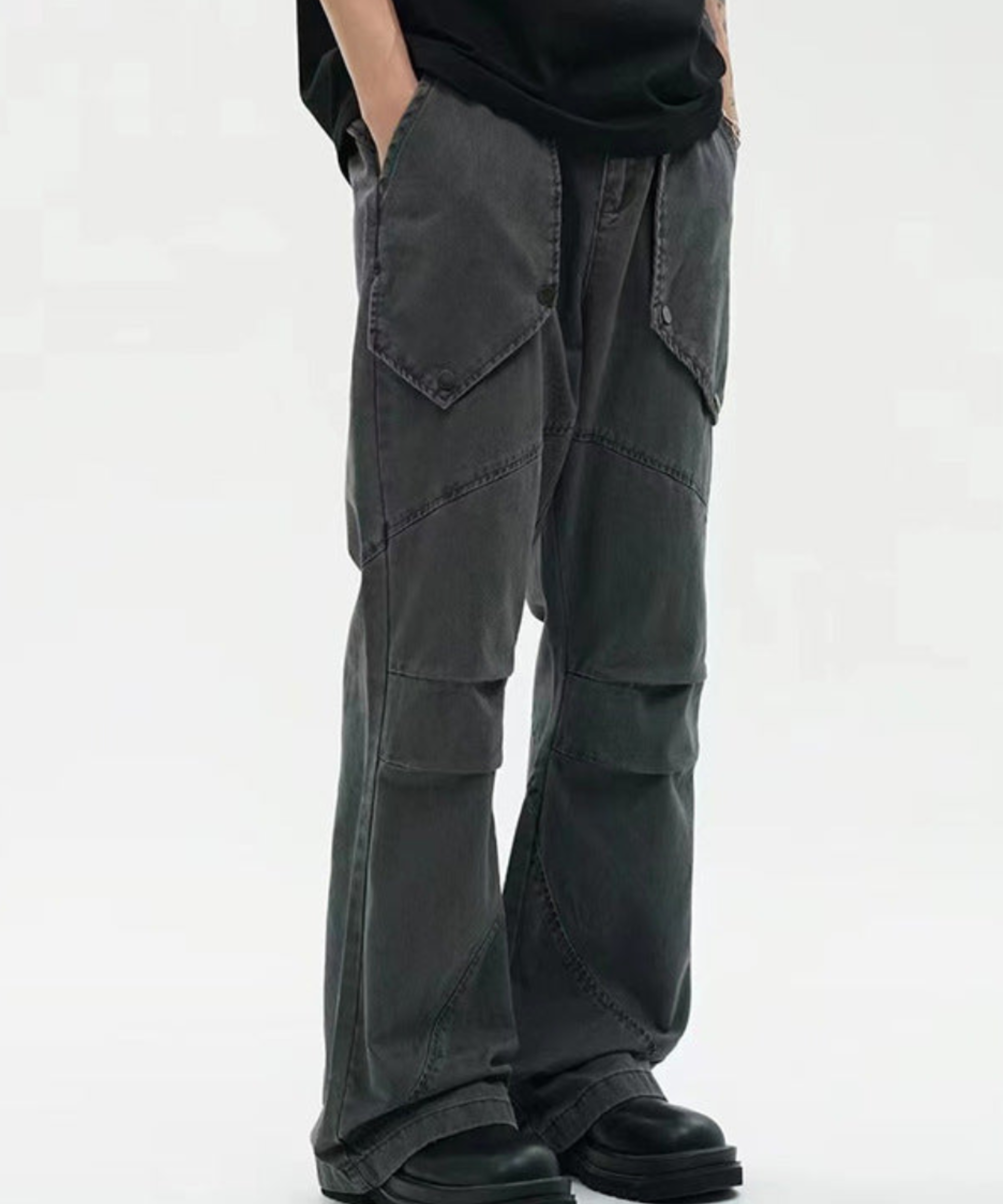 THE ETHAN | LARGE POCKET FLARED TROUSER