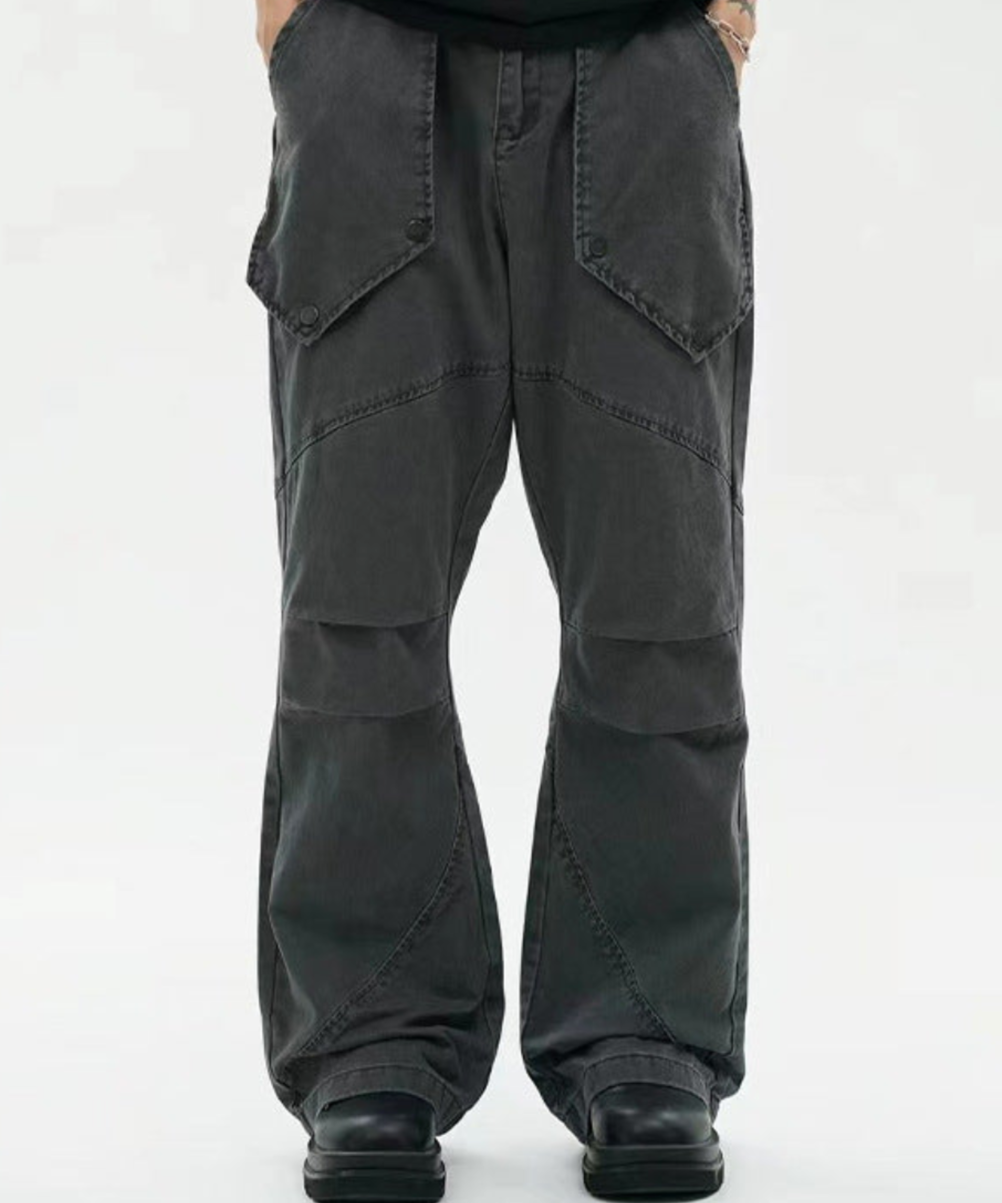THE ETHAN | LARGE POCKET FLARED TROUSER