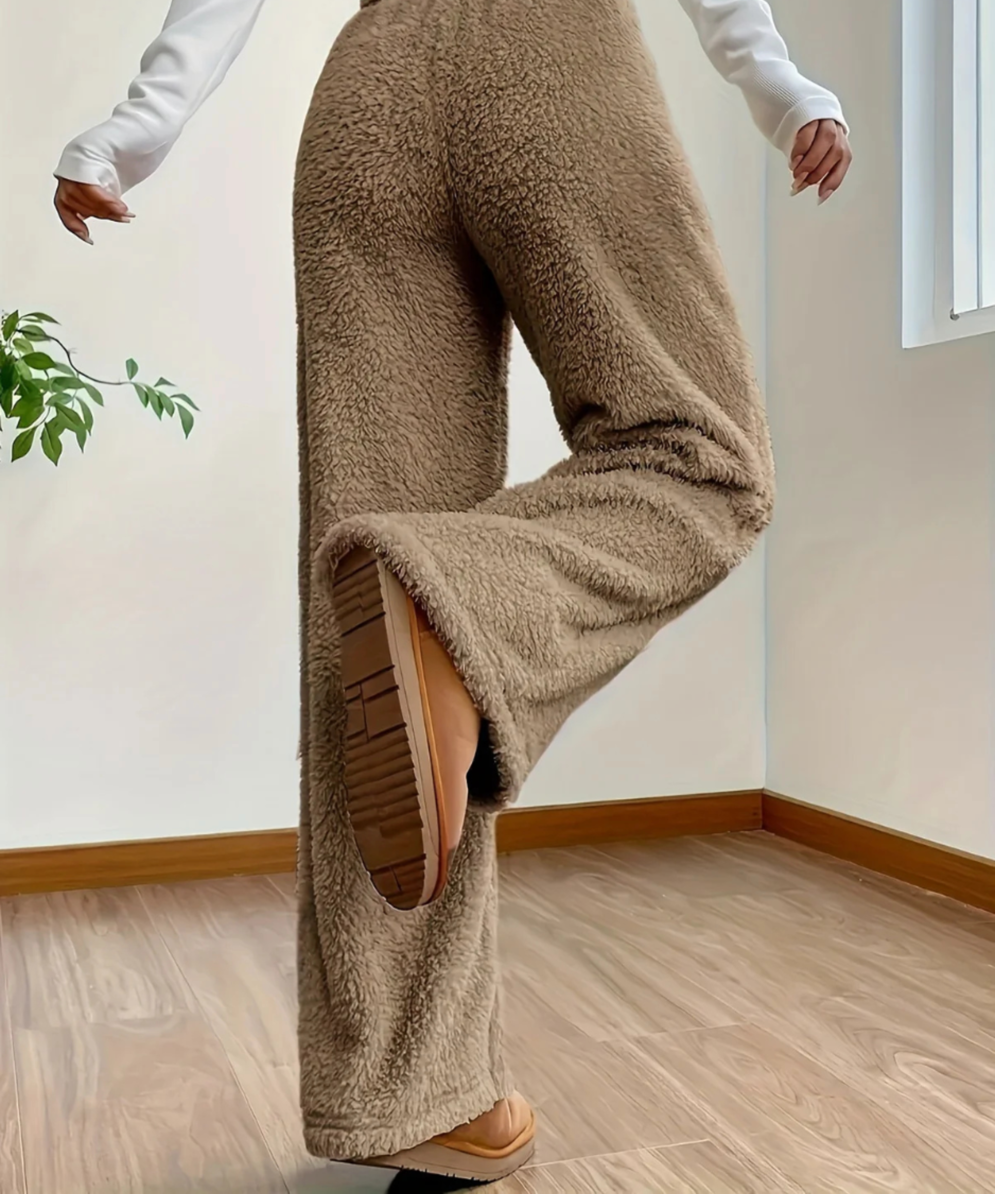 THE WHISTLER | FLUFFY JOGGING PANTS