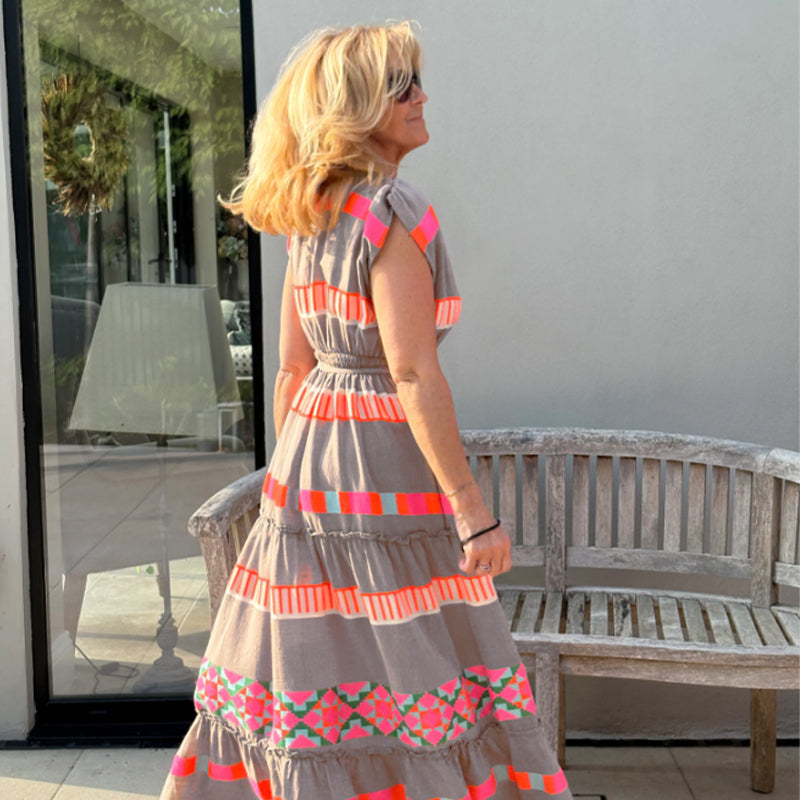 THE AUBIN | STRIPED SLEEVELESS V-NECK DRESS