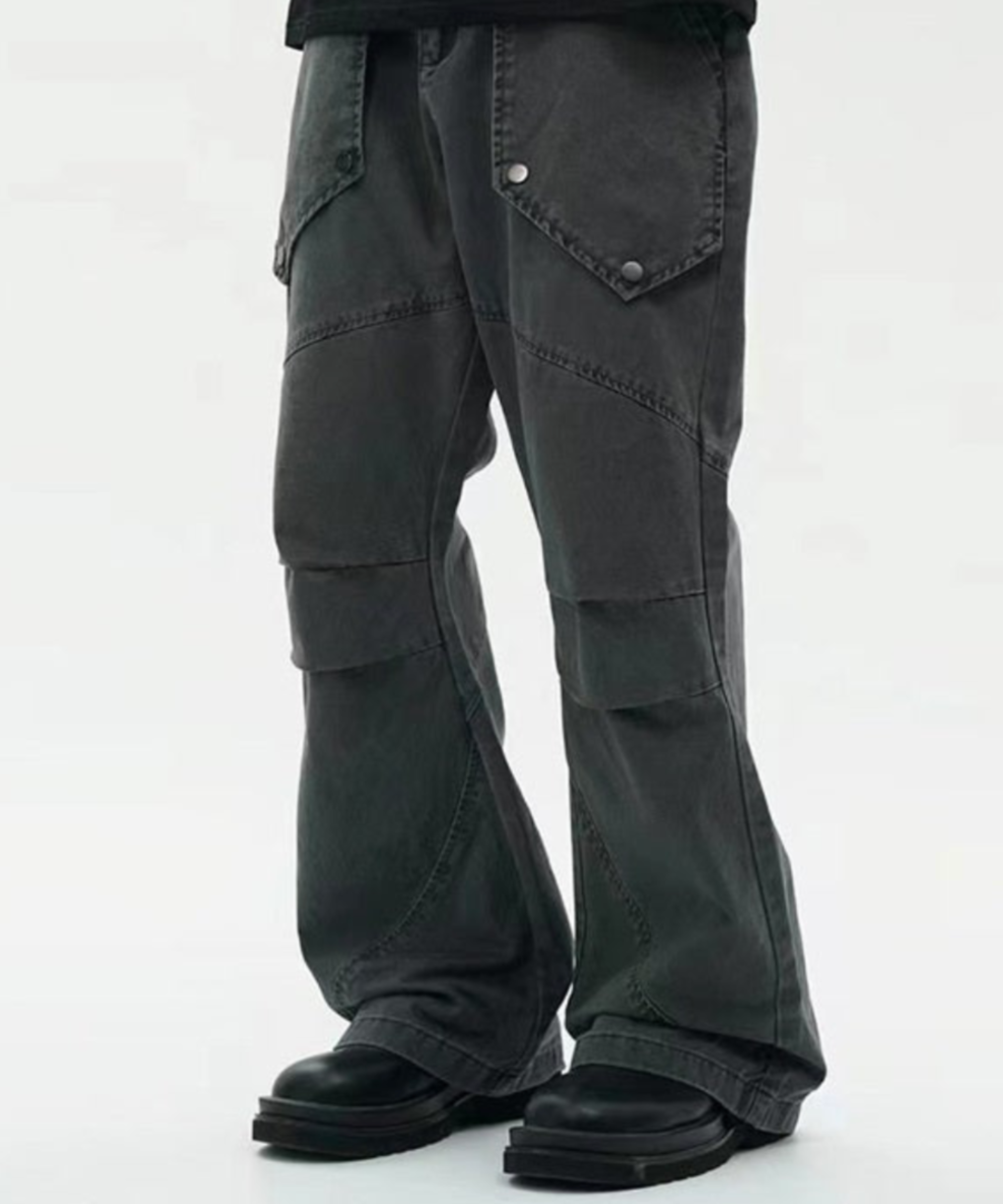 THE ETHAN | LARGE POCKET FLARED TROUSER