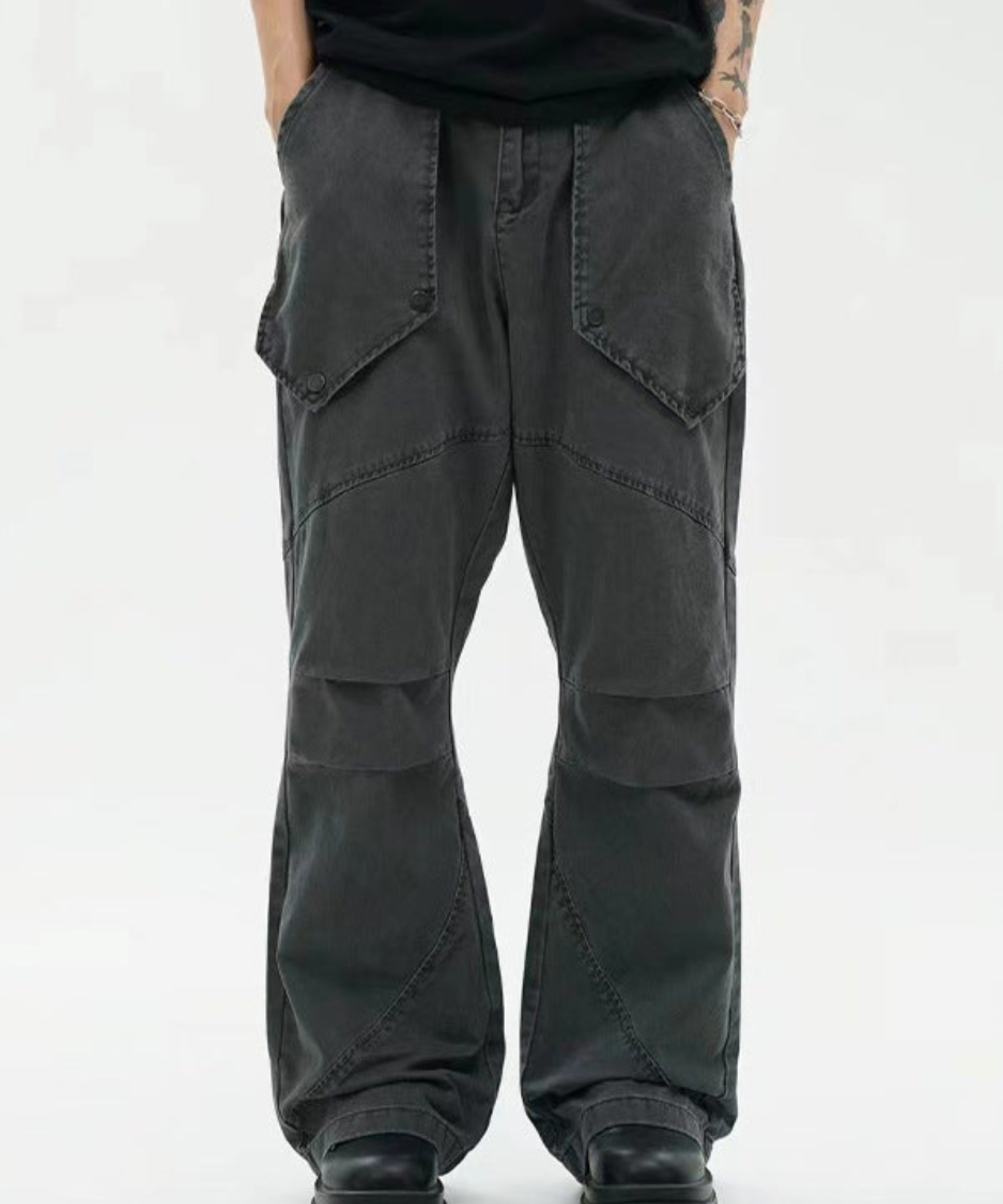 THE ETHAN | LARGE POCKET FLARED TROUSER